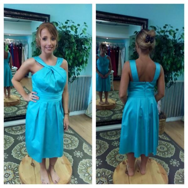 Planning a summer wedding? This vibrant short blue bridesmaid dress is a classic choice for a summer wedding. (Size 4)
