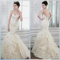 Modern fitted wedding gown with tulle skirt
